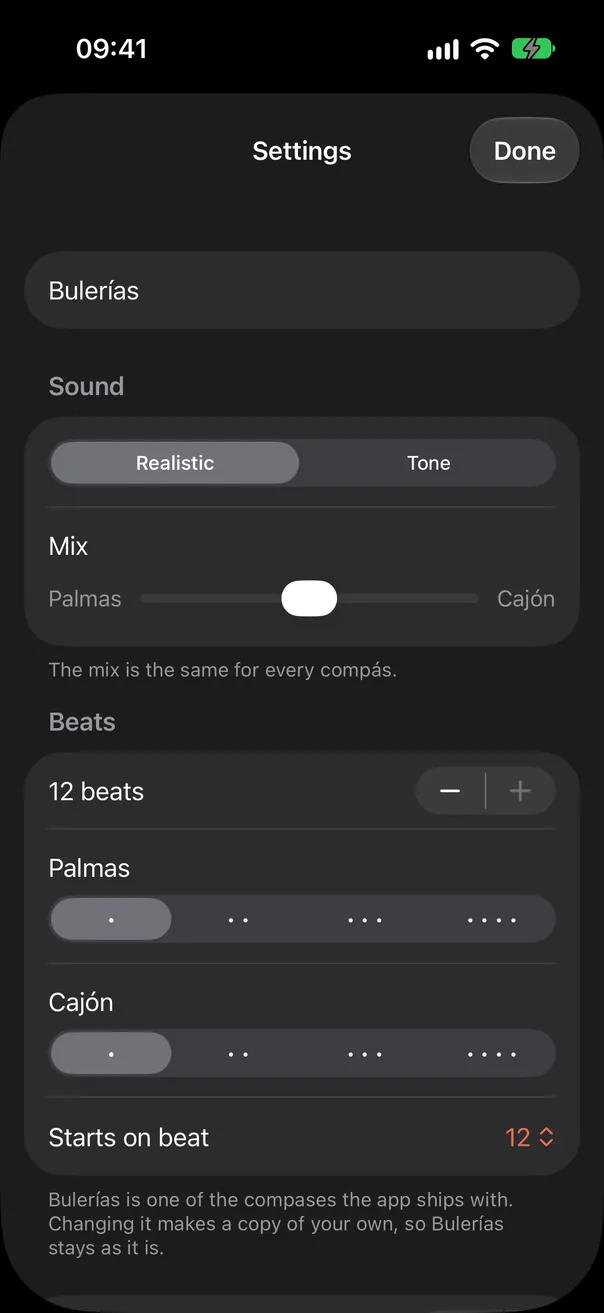 The settings in Con Compás: Sound on Realistic, with Tone beside it, the mix between Palmas and Cajón in the centre, and under Beats the number of beats and a subdivision for the palmas and one for the cajón.